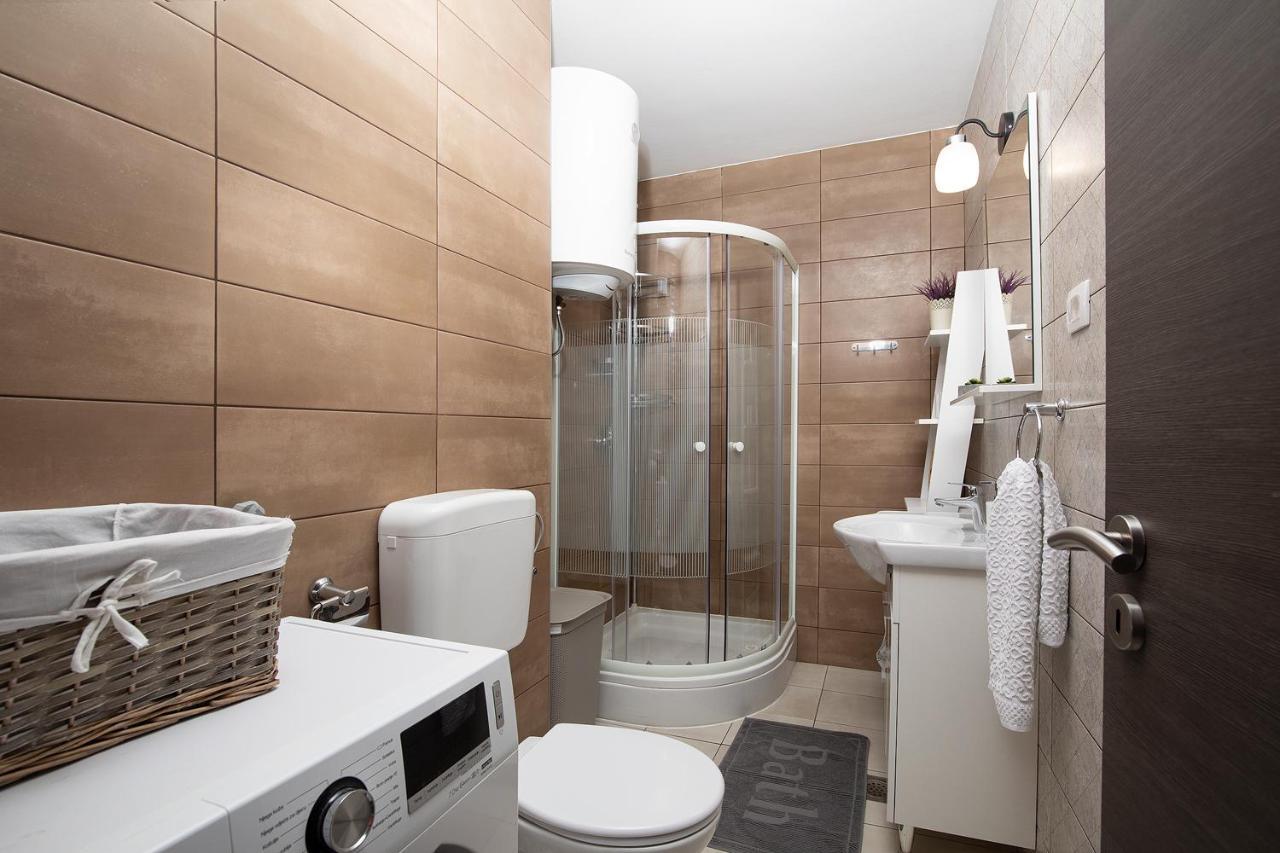 Stylish City Stay With Balcony & Free Parking Pula Exterior foto